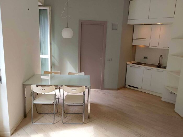 Appartamento monolocale in affitto in Via Copernico, Centrale, Milano