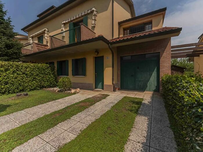 Casa con 7 locali in vendita in Via Rina Melli, Ferrara