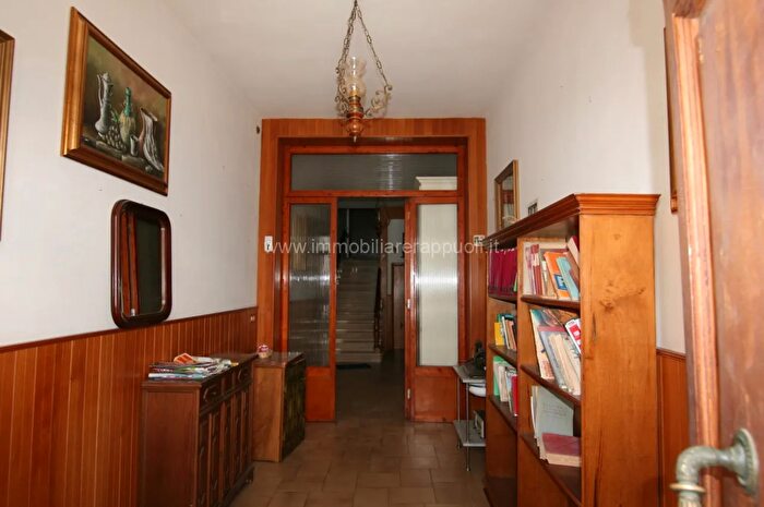 Casa con 6 locali in vendita in Sinalunga