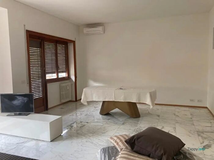 Appartamento quadrilocale in affitto in Via Muggia, Roma