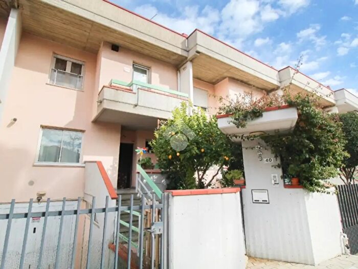 Casa con 5 locali in vendita in Via Sava, Montesilvano