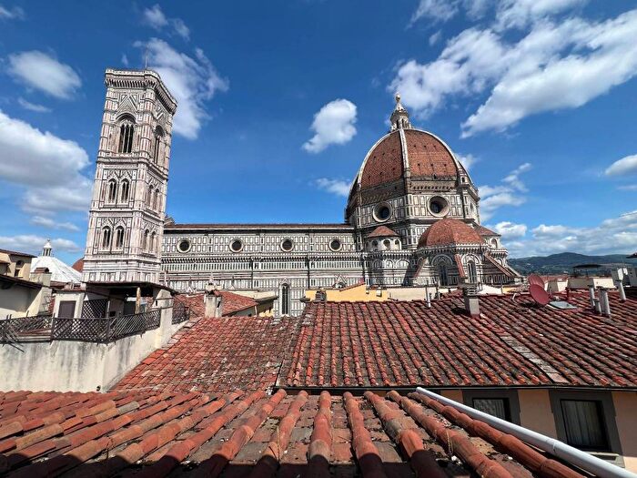 Appartamento bilocale in affitto in Via dei Calzaiuoli, Duomo, Firenze