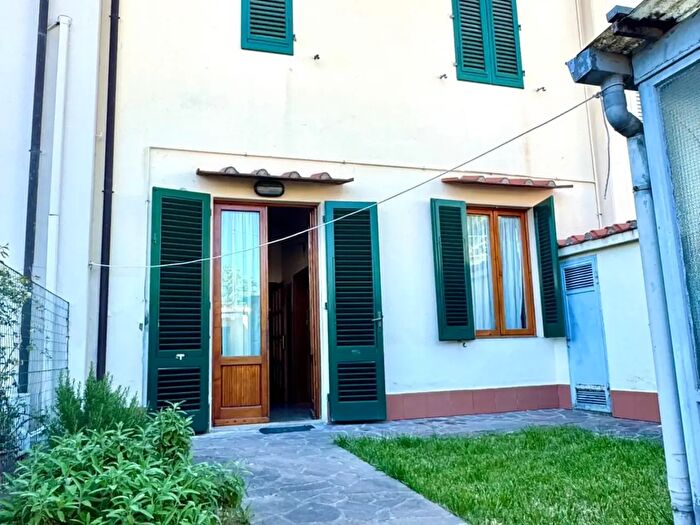 Casa con 6 locali in vendita in Vinci