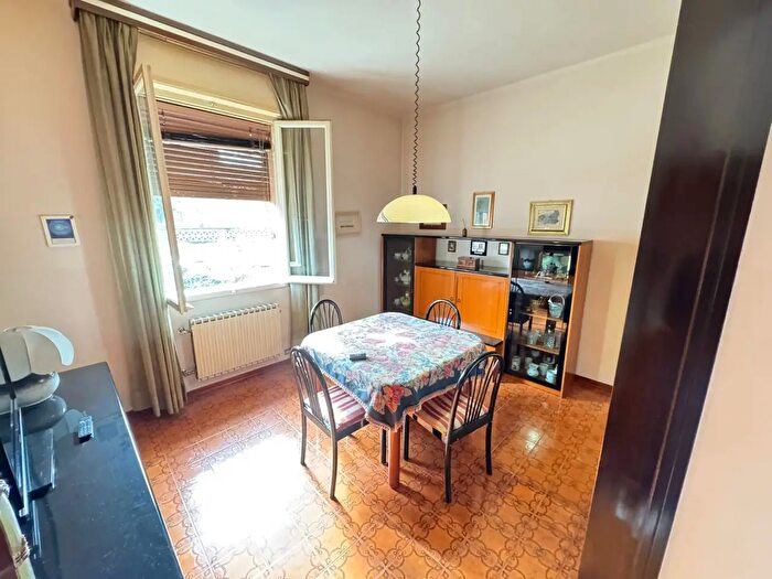 Appartamento trilocale in vendita in Via Battindarno, Bologna