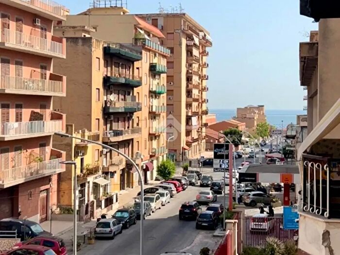 Appartamento quadrilocale in vendita in Via Maresciallo Armando Diaz, Palermo