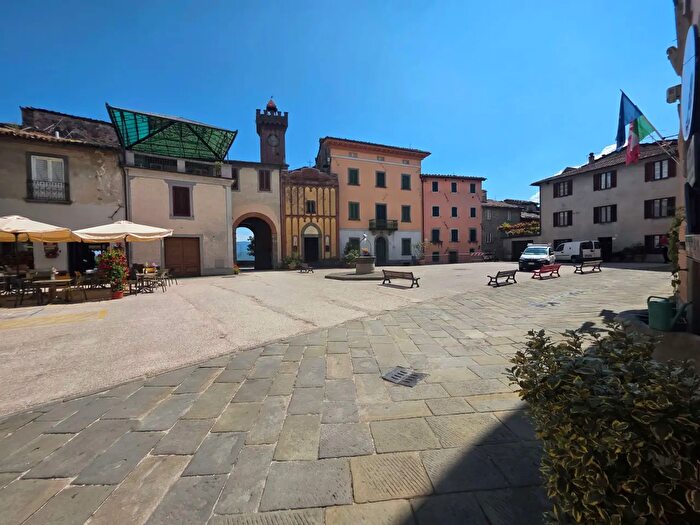 Casa con 15 locali in vendita in Via Roma, Castiglione Di Garfagnana
