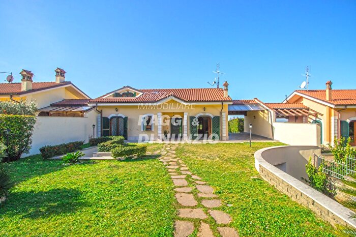 Casa con 9 locali in vendita in Via Padre Antonio Rocchi, Grottaferrata