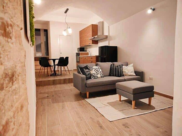 Appartamento trilocale in affitto in Via San Giovanni, Villanova, Cagliari