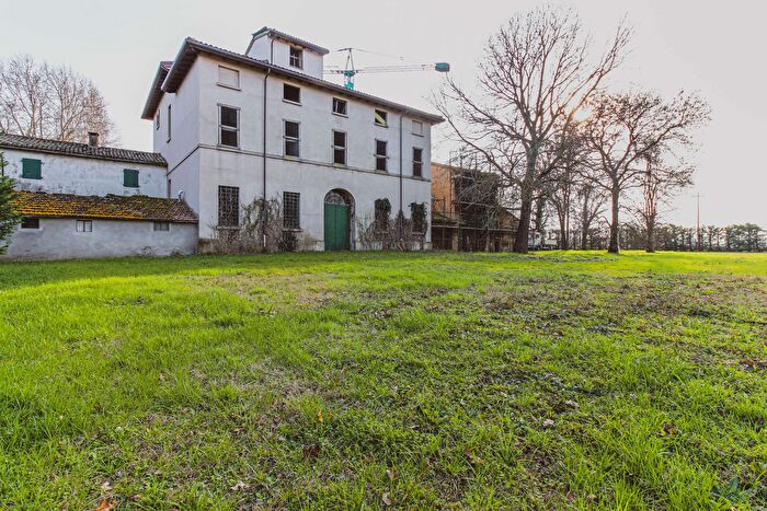 Casa con 20 locali in vendita in Via Erbosa, Ravenna