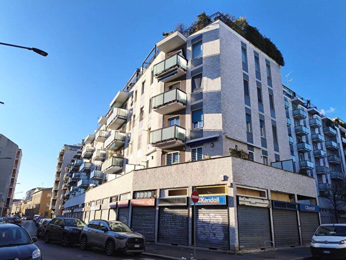 Appartamento bilocale in affitto in Via Breno, Lodi Brenta, Milano