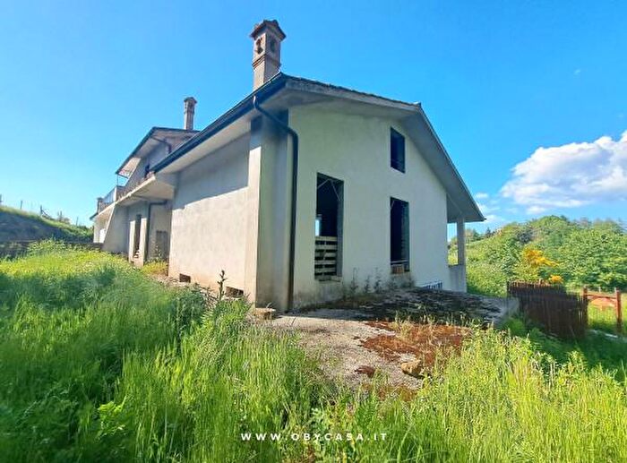 Casa con 6 locali in vendita in Bassano Romano