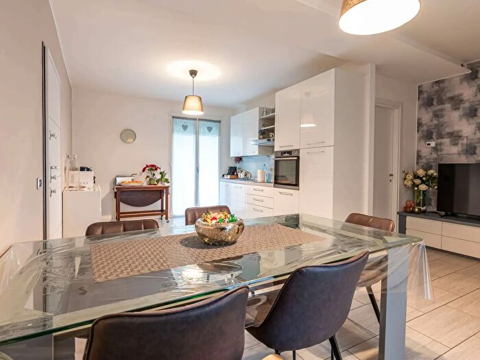 Appartamento trilocale in vendita in Via Carlo Cattaneo, Cantu