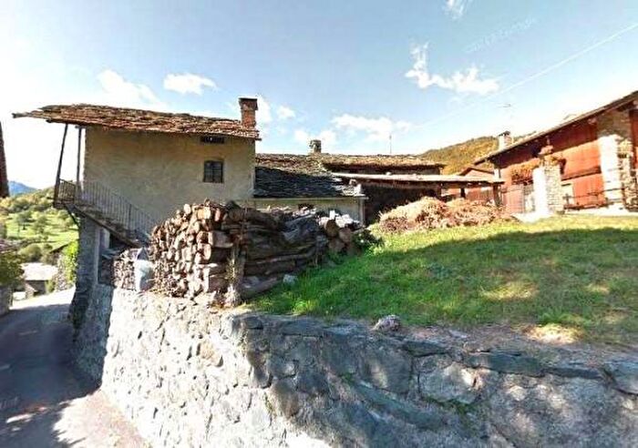 Casa con 6 locali in vendita in Frazione Villa, Challand Saint Victor