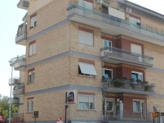 Appartamento quadrilocale in vendita in Via Camillo Serafini, Roma
