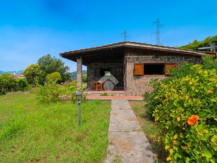 Casa quadrilocale in vendita in Via dei Gerani, Vibonati