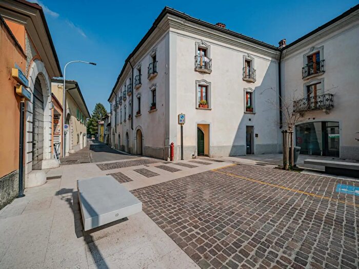 Appartamento bilocale in vendita in Piazza G Matteotti, Padenghe Sul Garda