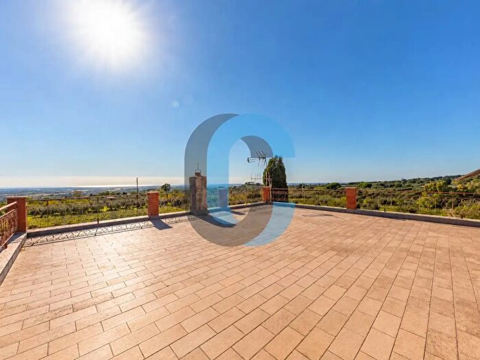 Casa con 6 locali in vendita in Via delle Selve, Lanuvio