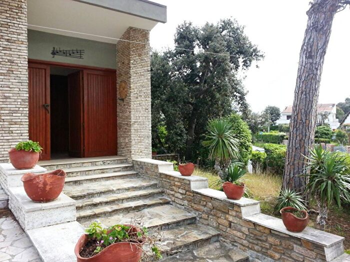 Casa con 5 locali in affitto in Via degli Allori, Tirrenia, Pisa