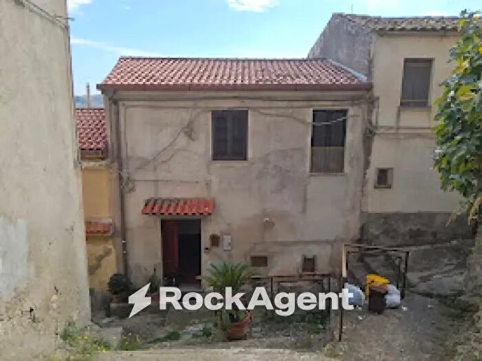 Casa bilocale in vendita in Vico Nocera, Gioiosa Ionica