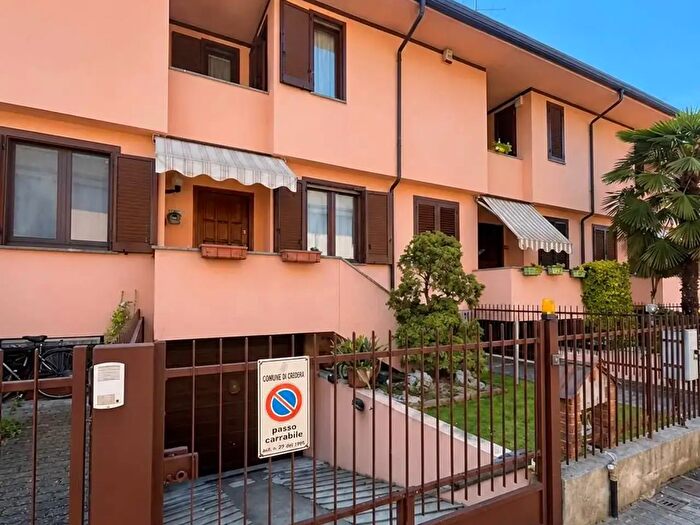Casa quadrilocale in vendita in Cameri