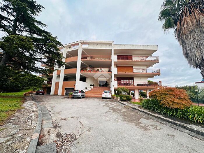 Appartamento quadrilocale in vendita in Via Enrico De Nicola, Torre Del Greco