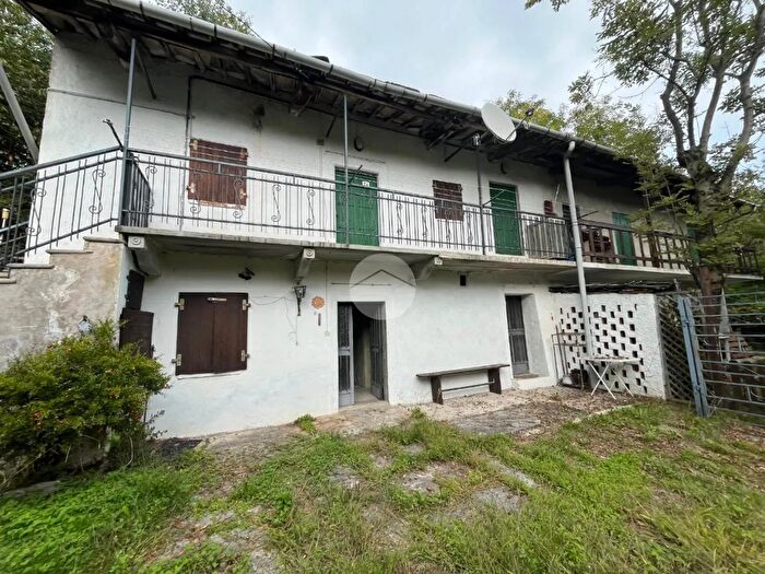 Casa quadrilocale in vendita in Via Aragno, Barge