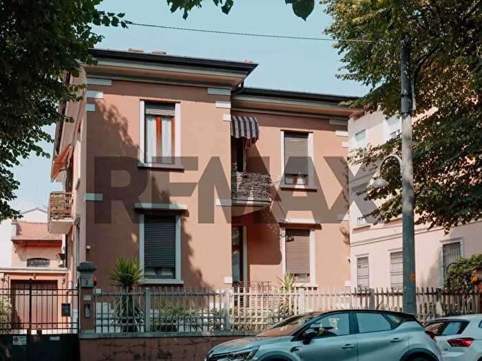 Casa con 10 locali in vendita in Via Montebello, Brescia