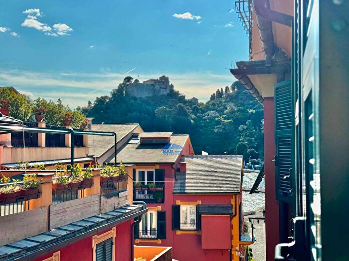 Appartamento trilocale in affitto in Via Roma, Portofino