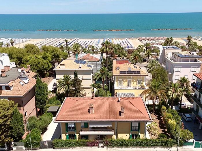 Casa con 12 locali in vendita in Via Trento, San Benedetto Del Tronto