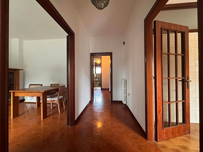 Appartamento con 9 locali in vendita in Via Via Palestro, Pesaro