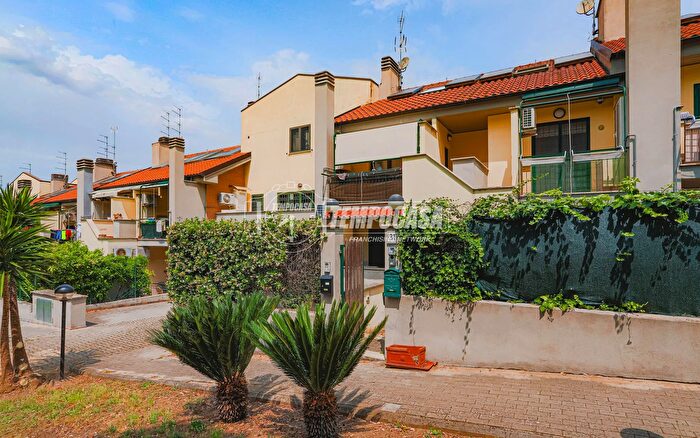 Appartamento trilocale in vendita in Via Silvio Serra, Roma