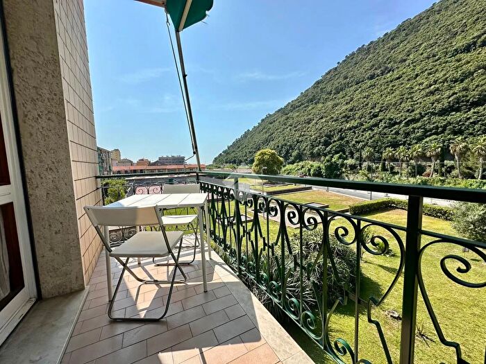 Appartamento trilocale in vendita in Via Gilberto Govi, Finale Ligure