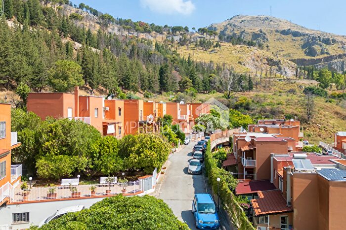Casa con 6 locali in vendita in Via Castellana, Palermo