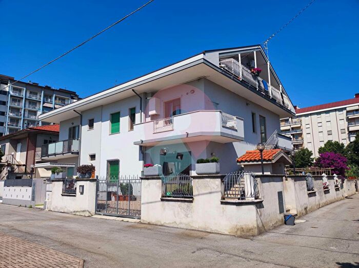 Appartamento quadrilocale in vendita in Via Lago Vivo, Pescara