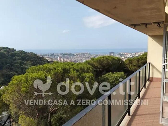 Appartamento trilocale in vendita in Via Leonardo Fea, Genova