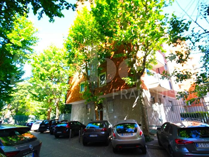 Appartamento trilocale in vendita in Via Washington, Milano