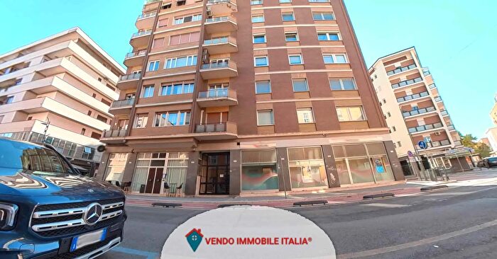 Appartamento con 7 locali in vendita in Via Guglielmo Oberdan, Latina