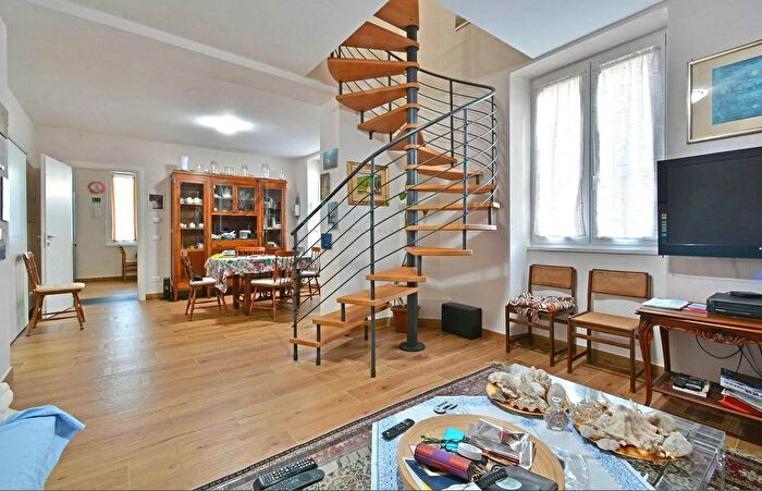 Appartamento con 6 locali in vendita in Viale Pontelungo, Albenga