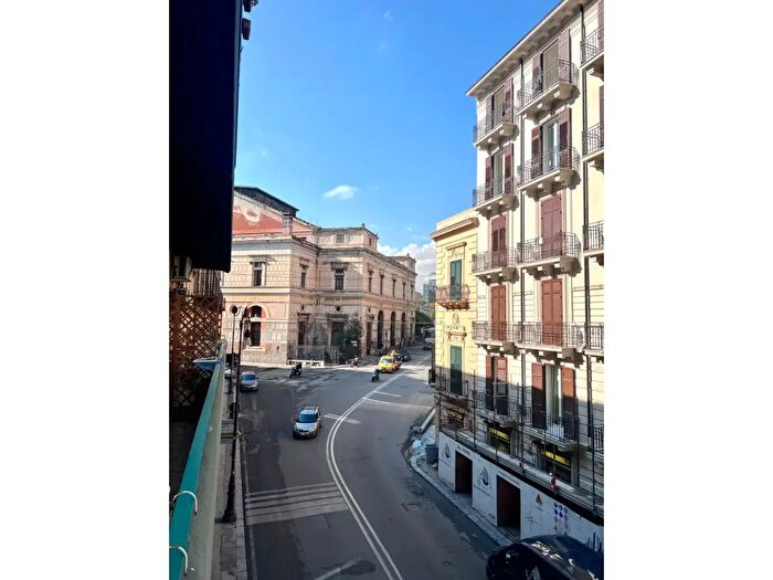 Appartamento con 5 locali in vendita in Piazza Don Luigi Sturzo, Palermo