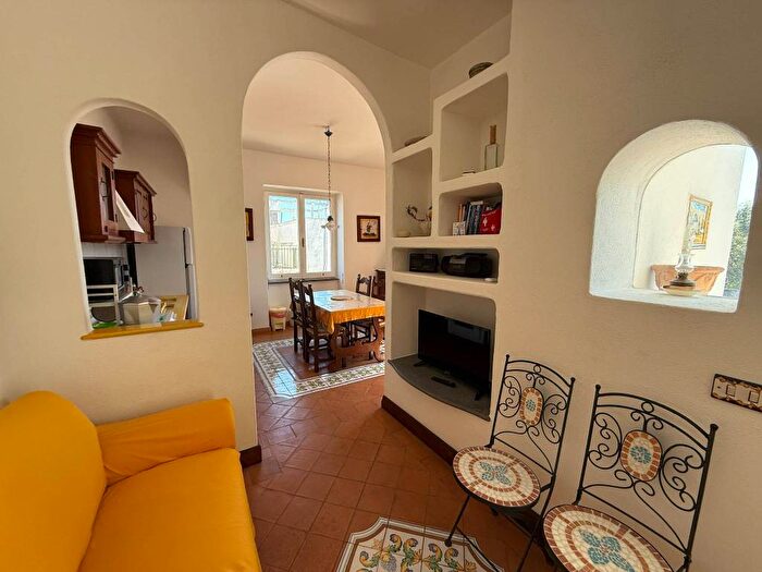 Appartamento quadrilocale in affitto in Via Mirabella, Centro, Ischia