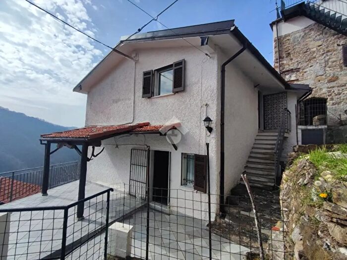 Casa con 5 locali in vendita in Località Chiappa, Valbrevenna