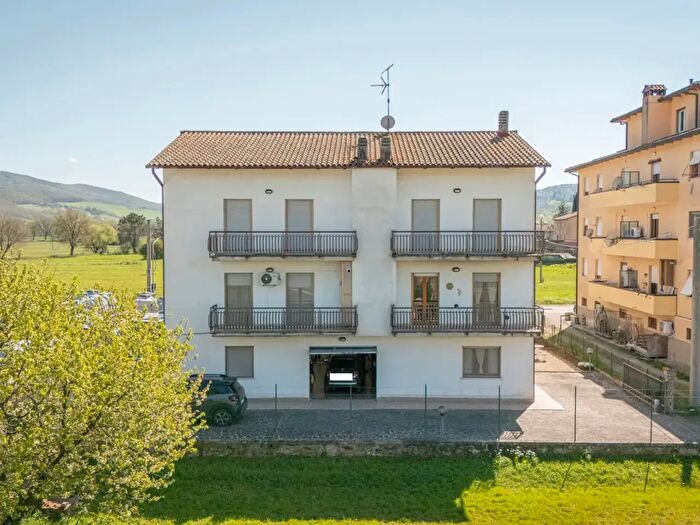 Casa con 11 locali in vendita in Via dei Molini, Magione