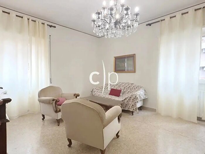 Appartamento quadrilocale in vendita in Via Vescia Roma Rm Italia, Roma