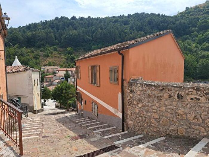 Casa con 6 locali in vendita in Via Guglielmo Marconi, San Polo Matese