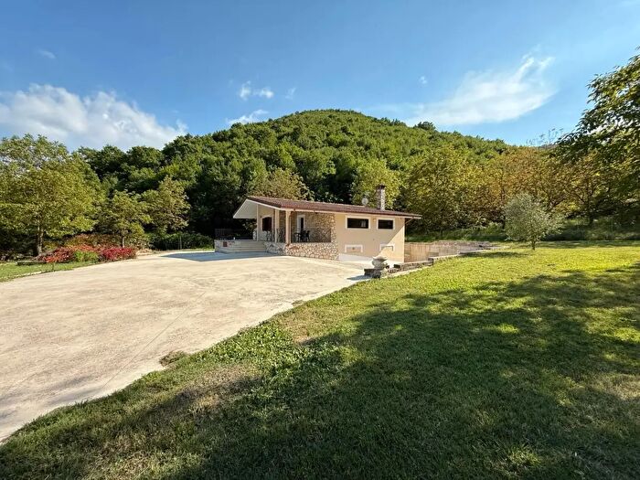 Casa quadrilocale in vendita in Via Carpinetana Ovest, Segni