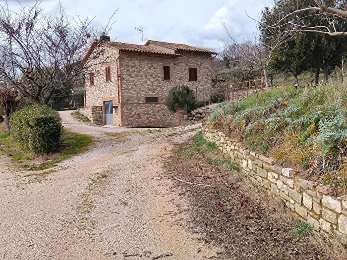 Appartamento trilocale in affitto in Via Madonna di Colderba, Pieve San Nicolò San Martino, Assisi