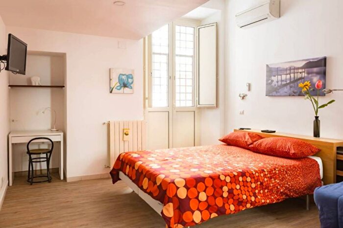 Appartamento trilocale in affitto in Via Lucrezio Caro, Prati, Roma