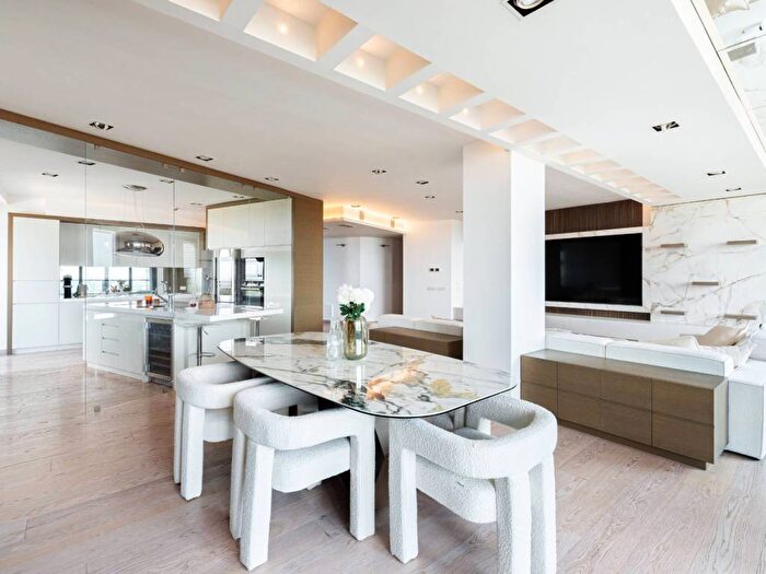 Appartamento quadrilocale in affitto in Viale Giorgio Ribotta, Torrino, Roma