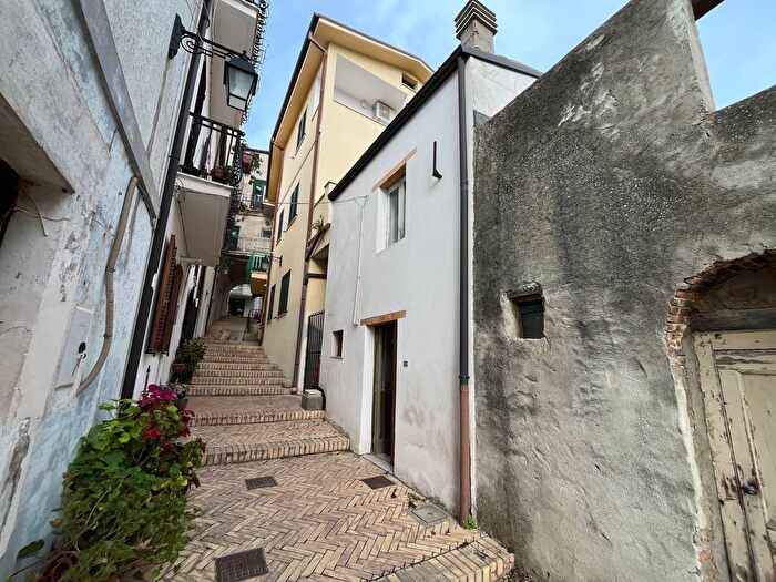 Casa bilocale in vendita in I Vico Corso De Riseis, Scerni