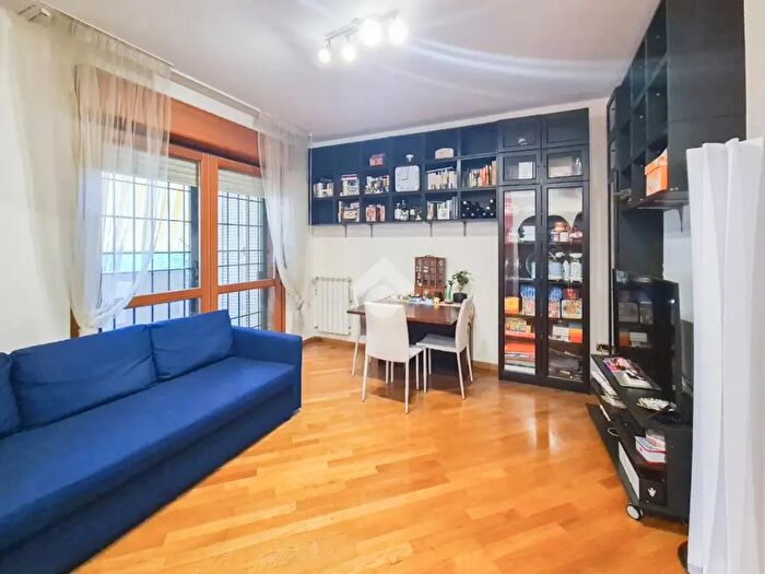 Appartamento trilocale in affitto in Via Rosa Venerini, Roma